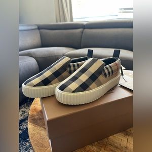 Kids Burberry slip on shoes